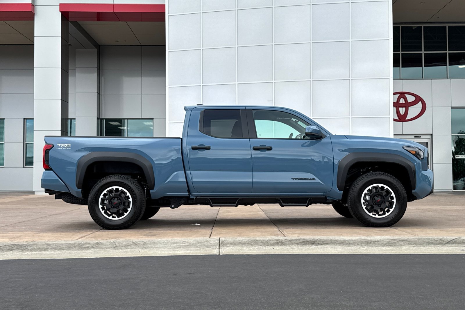 Used 2026 Toyota Tacoma TRD Off-Road AWD/4WD image 3