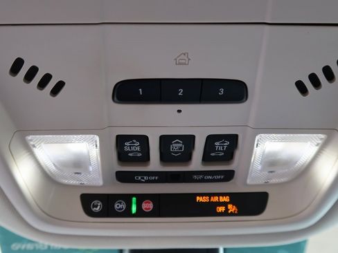 Certified 2022 Buick Enclave Avenir w/ Avenir Technology Package image 28