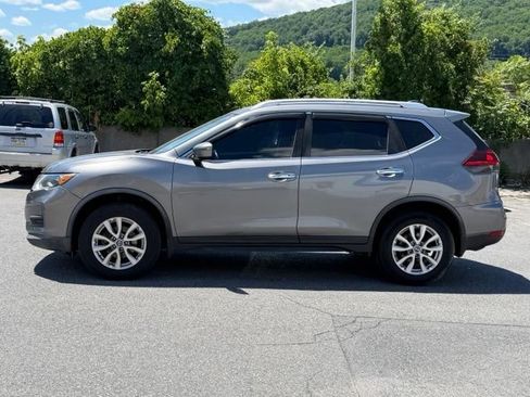Used 2018 Nissan Rogue SV AWD/4WD image 3