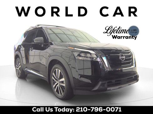 Used 2025 Nissan Pathfinder Platinum FWD image 1