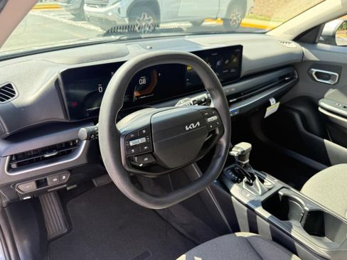 Used 2025 Kia K4 FWD image 10