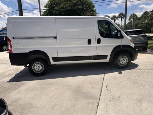 Used 2025 RAM ProMaster 2500 w/ Convenience Group FWD image 14
