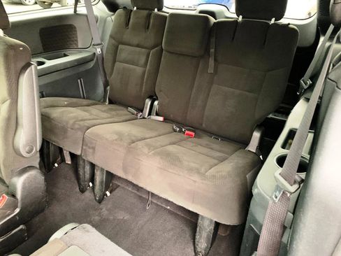 Used 2015 Dodge Grand Caravan SE image 7