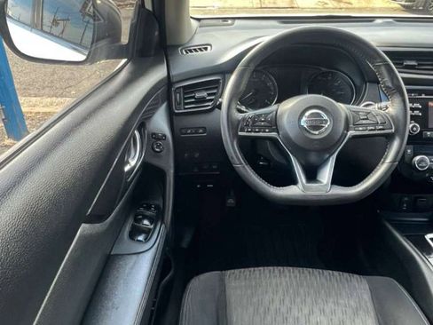 Used 2017 Nissan Rogue SV image 23