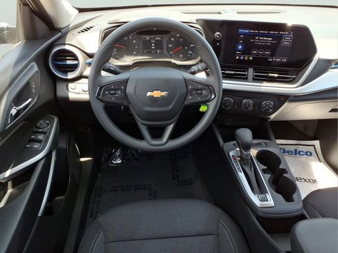 New 2026 Chevrolet Trax LS w/ LS Convenience Package FWD image 8