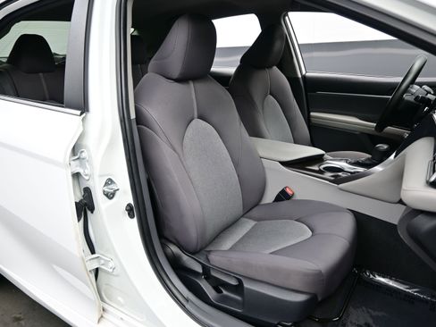 Used 2022 Toyota Camry LE FWD image 14