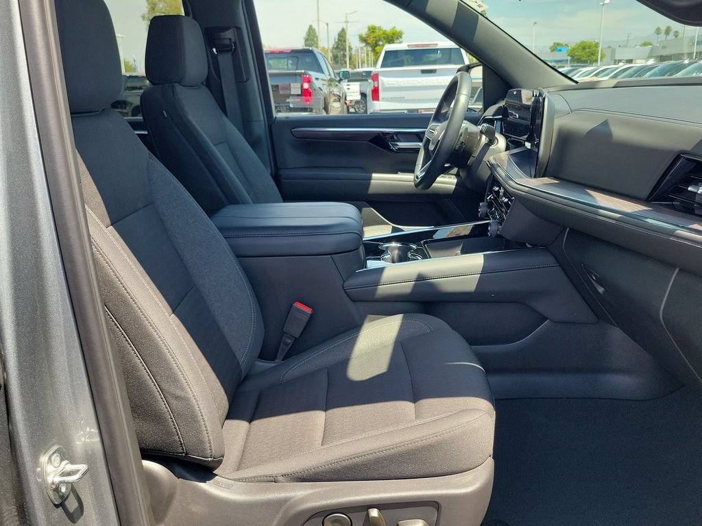 Used 2026 Chevrolet Suburban LS RWD image 27