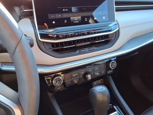 Used 2024 Jeep Compass Limited image 7