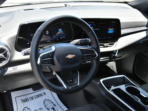 Used 2025 Chevrolet Equinox LT FWD image 14