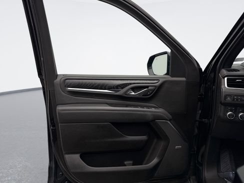 Used 2021 GMC Yukon Denali w/ Denali Premium Package image 9