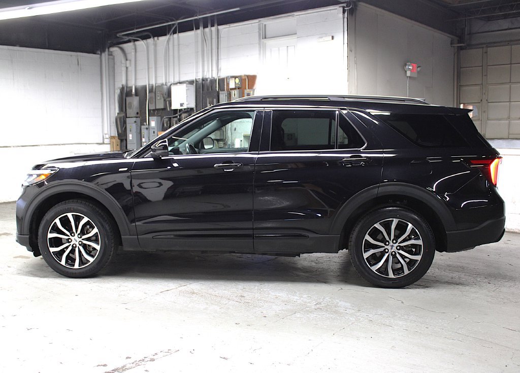 Used 2025 Ford Explorer ST-Line AWD/4WD image 7