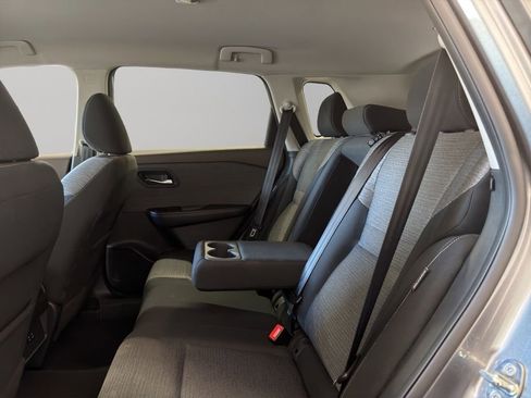 Used 2021 Nissan Rogue SV image 14