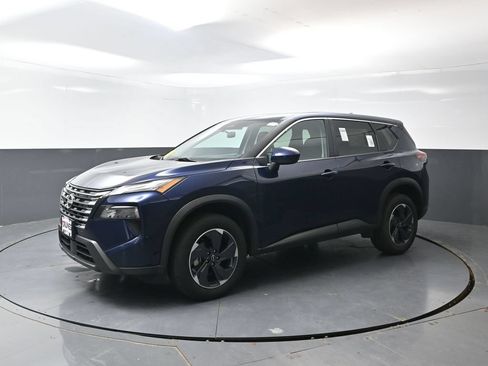 Used 2024 Nissan Rogue SV AWD/4WD image 9