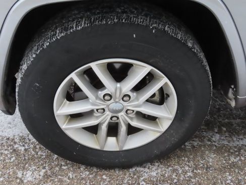 Used 2017 Jeep Grand Cherokee Overland w/ Jeep Active Safety Group image 18