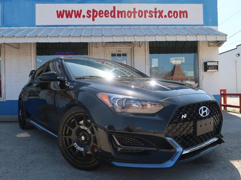 Used 2020 Hyundai Veloster N w/ Performance Package image 2