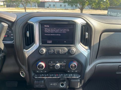 Used 2021 Chevrolet Silverado 1500 LTZ w/ Z71 Off-Road Package AWD/4WD image 10