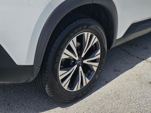 Used 2023 Nissan Rogue SV AWD/4WD image 9