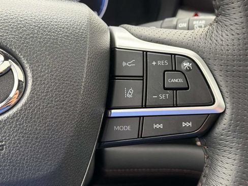Certified 2025 Toyota Sienna Platinum FWD image 12
