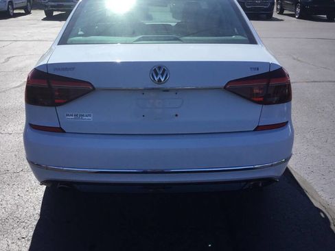 Used 2017 Volkswagen Passat 1.8T R-Line w/ R-Line Lighting Package FWD image 4