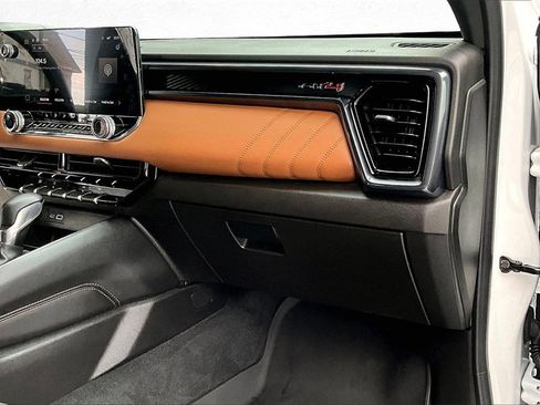 Used 2024 GMC Canyon AT4 image 26