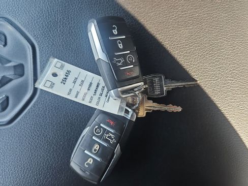 Used 2019 RAM 1500 Laramie AWD/4WD image 22