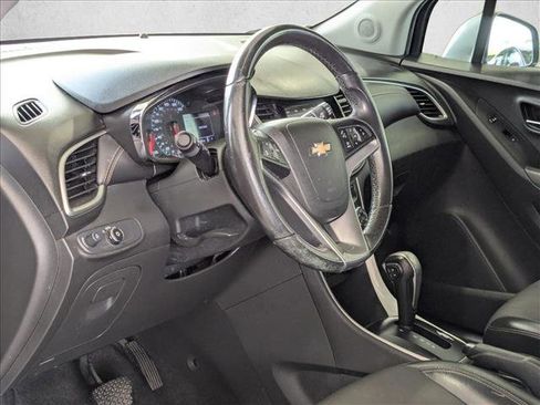 Used 2019 Chevrolet Trax LT w/ LT Convenience Package FWD image 10