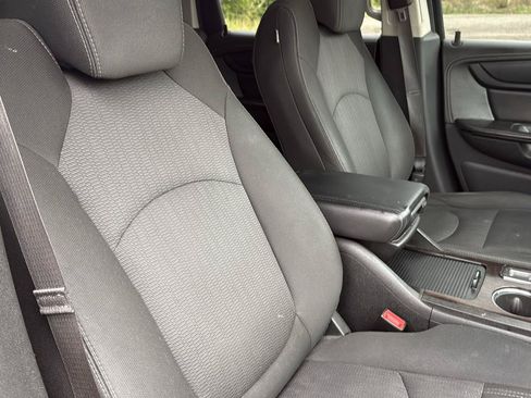Used 2016 Chevrolet Traverse LT w/ Style and Technology Package FWD image 27