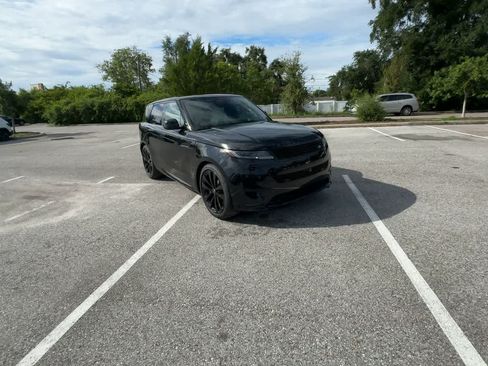 Used 2025 Land Rover Range Rover Sport Dynamic SE AWD/4WD image 2