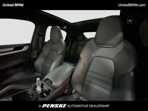 Used 2025 Porsche Cayenne S image 5