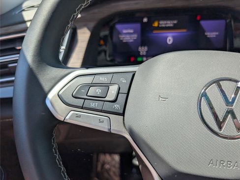 Used 2024 Volkswagen Atlas SEL AWD/4WD image 25