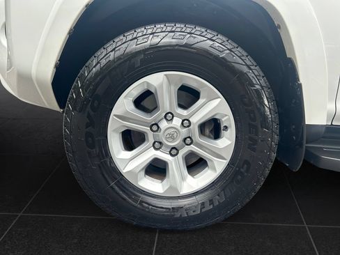 Used 2022 Toyota 4Runner SR5 Premium w/ Moonroof Package AWD/4WD image 9