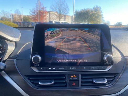 Used 2024 Nissan Altima 2.5 SV image 22