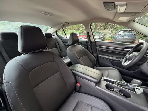 Used 2025 Nissan Altima 2.5 SV FWD image 35