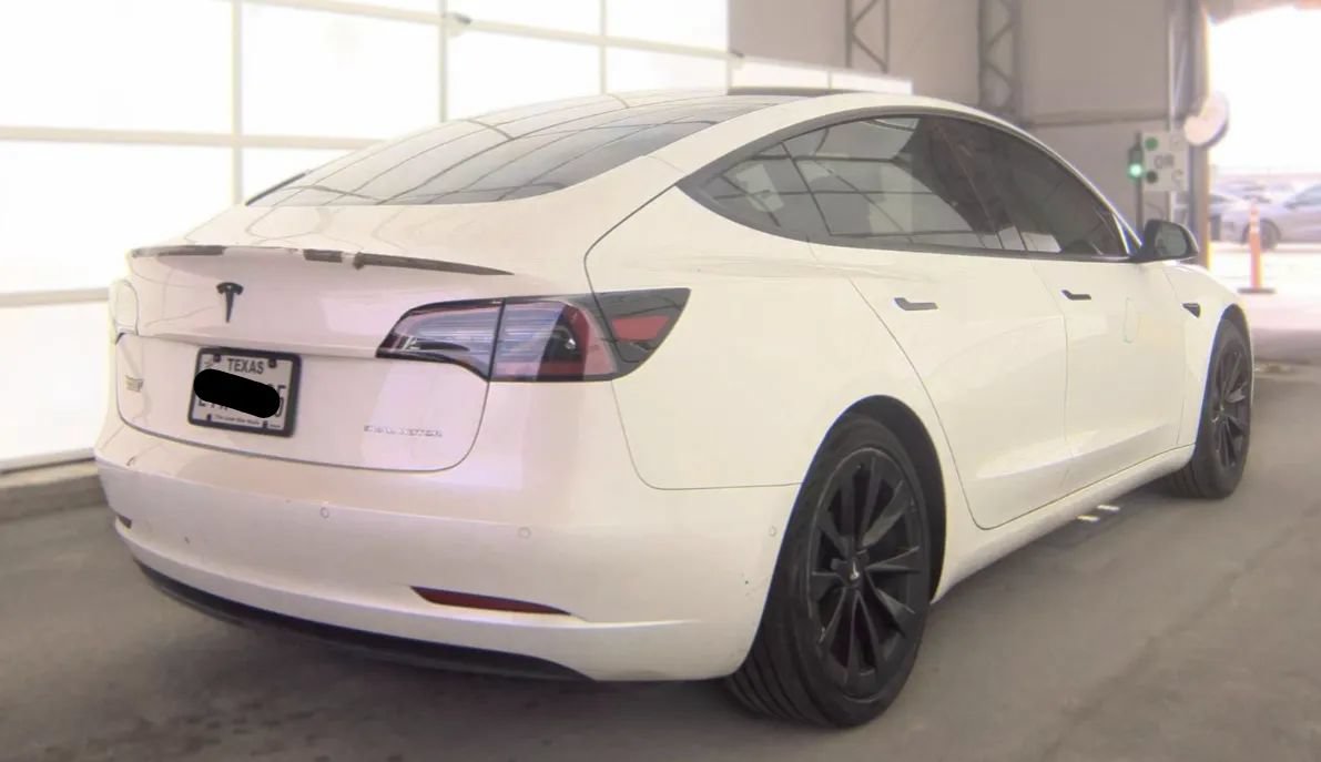 Used 2022 Tesla Model 3 Long Range AWD/4WD image 3