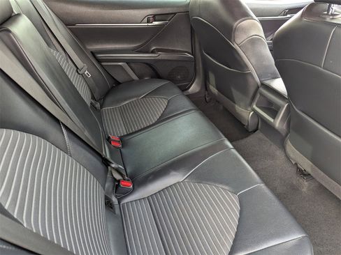 Used 2021 Toyota Camry SE image 11
