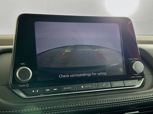 Used 2023 Nissan Rogue S image 22