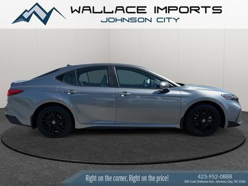 Used 2025 Toyota Camry SE w/ Convenience Package FWD image 7