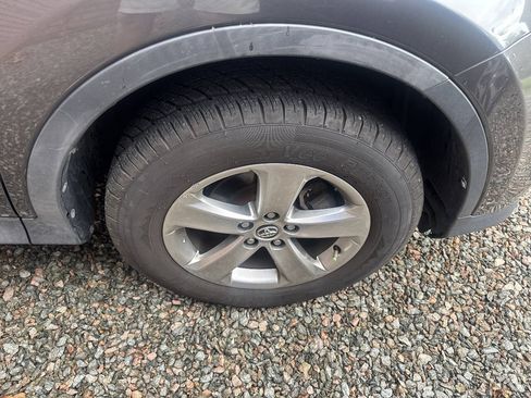 Used 2015 Toyota RAV4 XLE AWD/4WD image 4