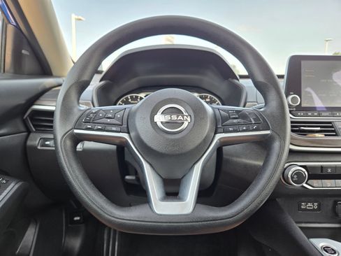 Used 2025 Nissan Altima 2.5 SV FWD image 48