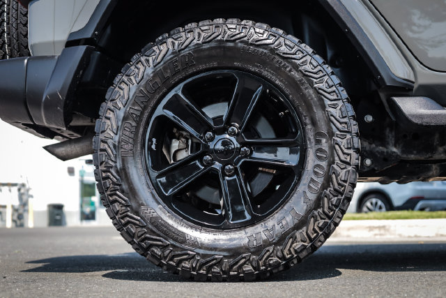 Used 2021 Jeep Wrangler Unlimited Sahara AWD/4WD image 15
