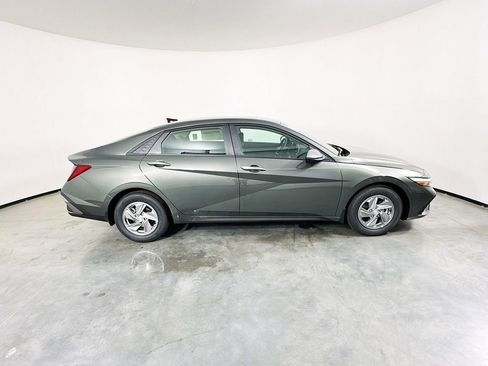 Certified 2025 Hyundai Elantra SE image 4