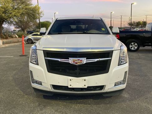 Used 2019 Cadillac Escalade Platinum image 2