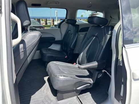 Used 2020 Chrysler Pacifica Touring-L Plus image 14