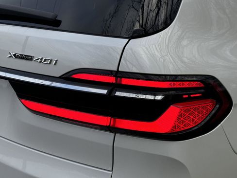 Used 2023 BMW X7 xDrive40i w/ Premium Package image 25