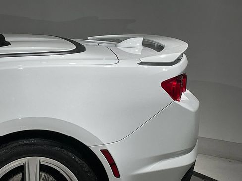 Used 2019 Chevrolet Camaro LT RWD image 16