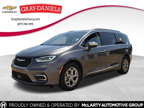 Used 2023 Chrysler Pacifica Limited FWD image 1
