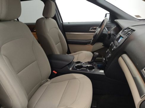 Used 2018 Ford Explorer XLT image 21