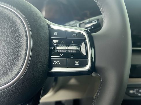 New 2026 Kia Carnival EX FWD image 18