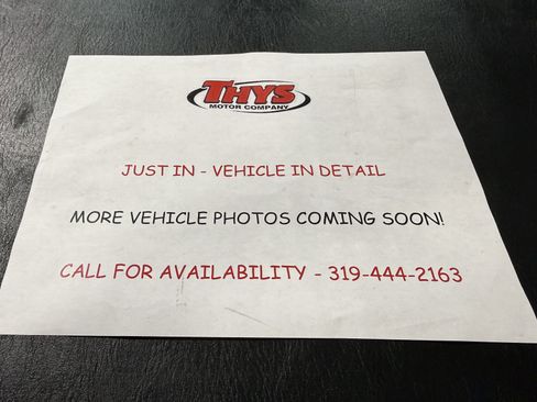 Used 2025 Jeep Grand Cherokee Laredo w/ Luxury Tech Group I AWD/4WD image 2