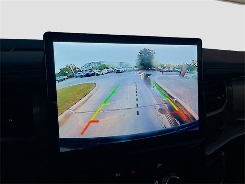 Used 2024 Ford Expedition XLT image 18